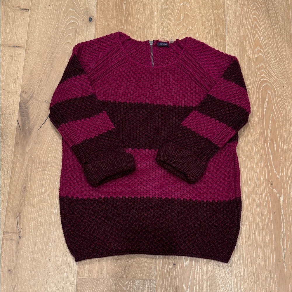 NWOT Dex Two Tone Maroon Striped Burgundy Sweater with Back Zipper, Size Small